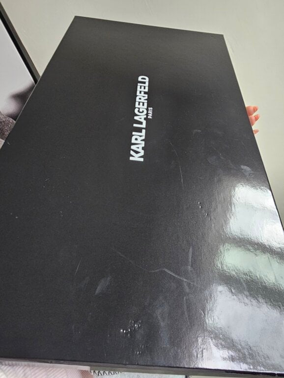 Conjunto de gorro de punto Karl Lagerfeld Paris C'est Moi y bufanda Choupette.