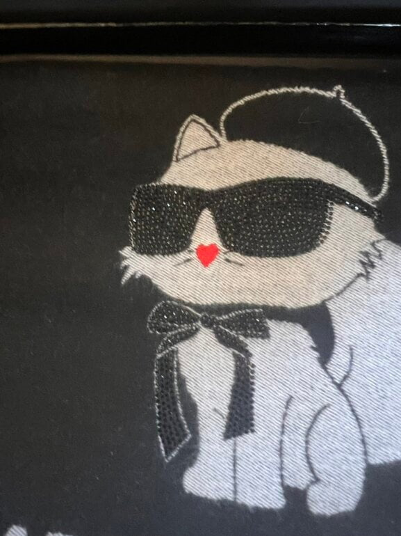 Conjunto de gorro de punto Karl Lagerfeld Paris C'est Moi y bufanda Choupette.